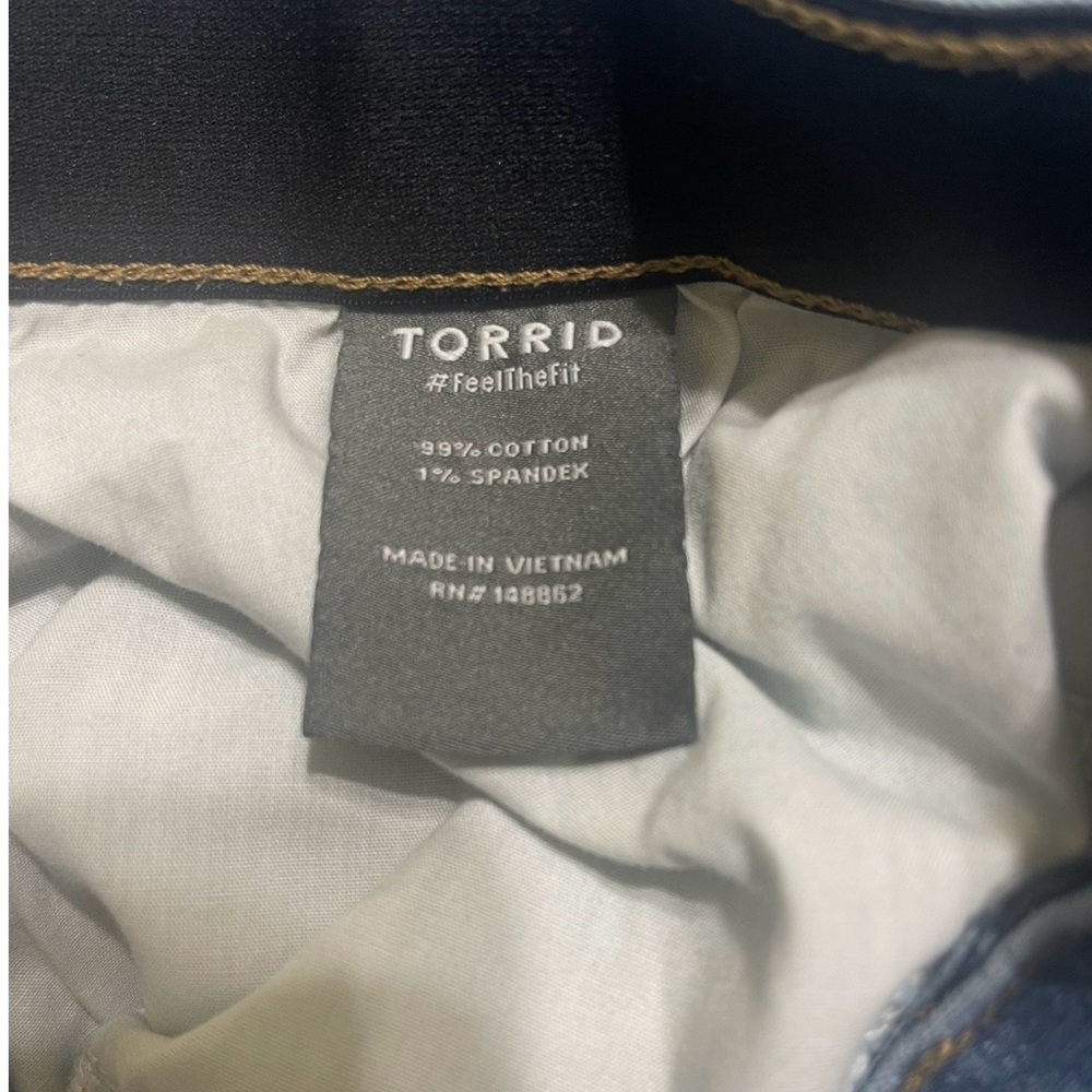 Torrid High Rise Baggy Straight Distressed Blue Jeans - Size 28T - Picture 9 of 9